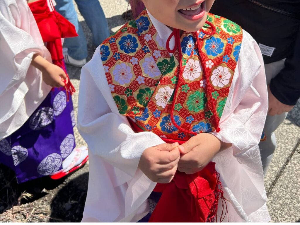 上田市の地域行事「稚児行列」に参加する子どもの衣装