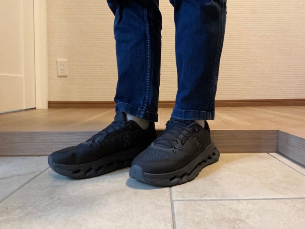 私服に合わせて履いたOn Cloudtilt Eclipse Black