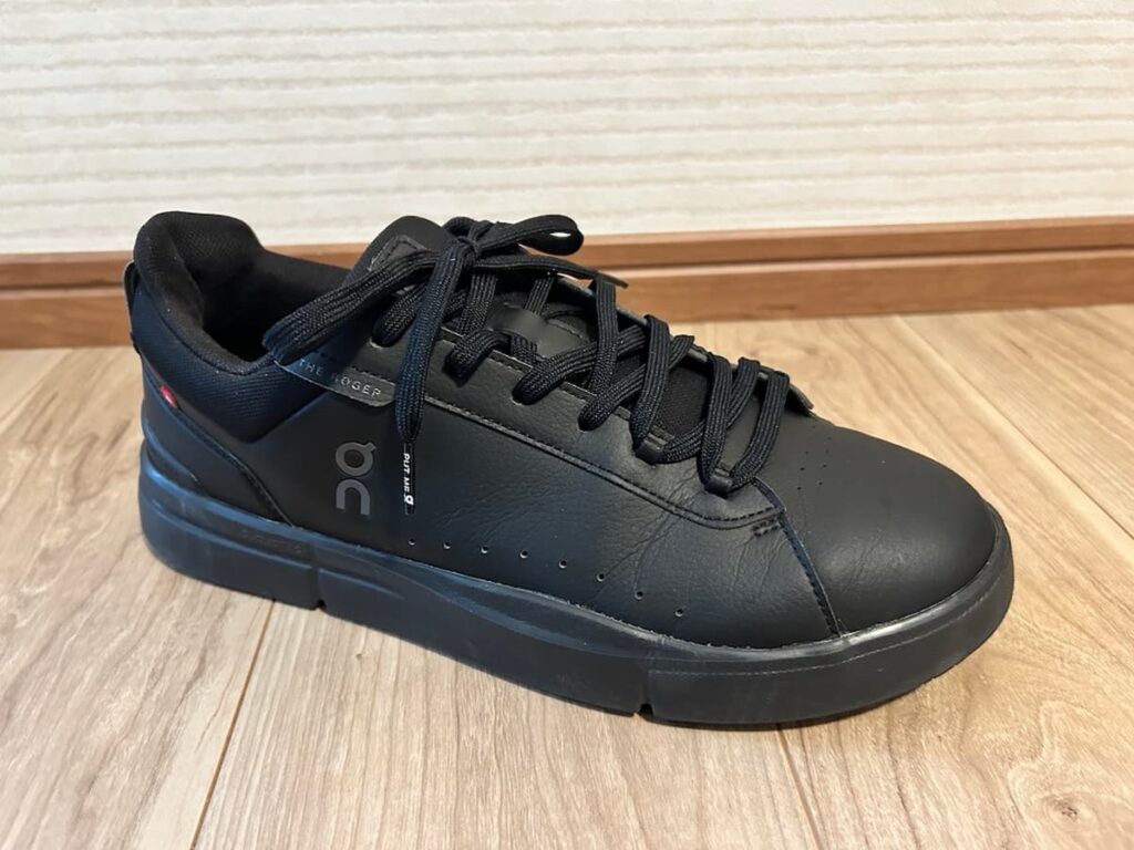 On THE ROGER Advantage Black Blackの実物写真